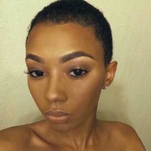 Meet your Posher, Brittani